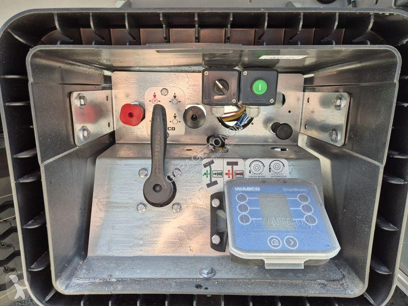 نصف مقطورة Lecitrailer  PLATEAU TWISTLOCKS...