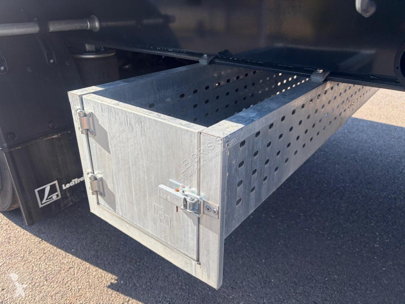 نصف مقطورة Lecitrailer  S/R 3ESSX PLATEAU