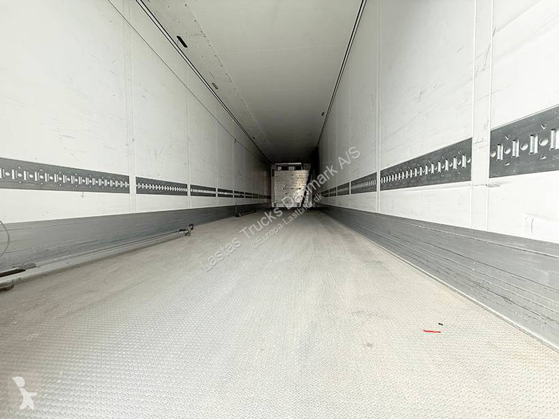 نصف مقطورة Schmitz Cargobull Refrigerated...