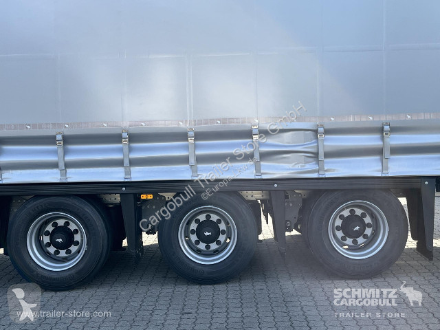 Schmitz Cargobull Curtainsider Mega Getränke...