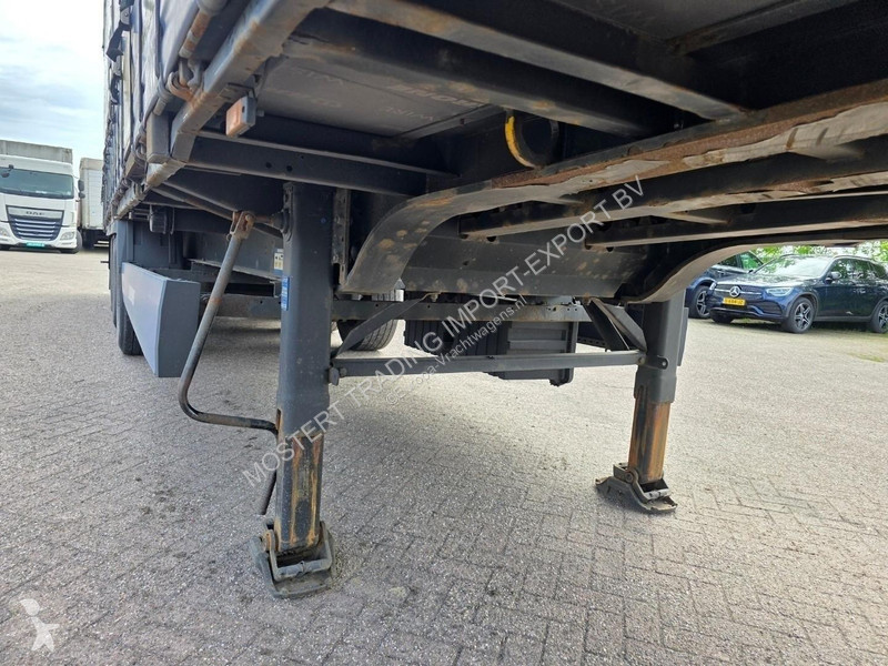 Krone - SAF Axles - Disc Brakes 3-axle curtain...