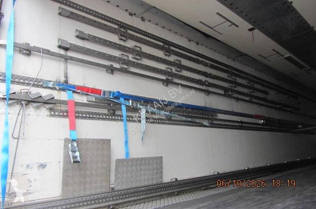 Floor  semi-trailer
