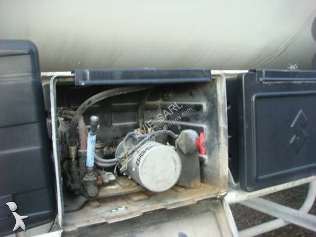 Semitrailer Spitzer ITERNE PULVE 58M3 38T...