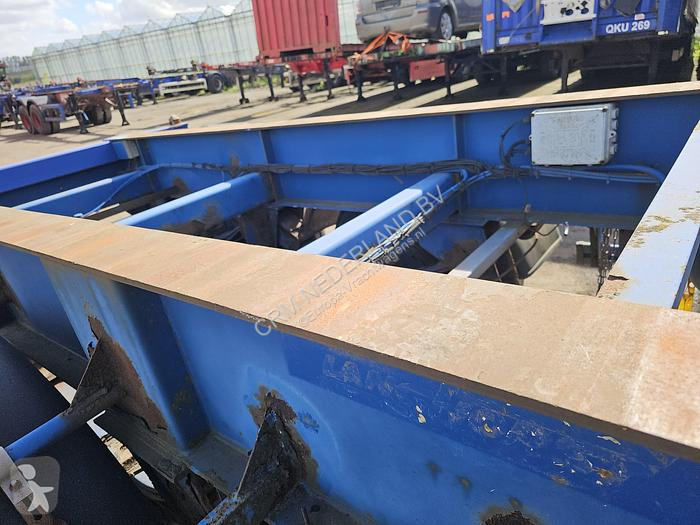 Semitrailer Renders 2 axle 20 ft container...