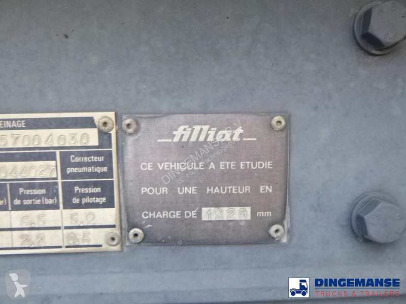 Félpótkocsi  3-axle tank trailer chassis incl...