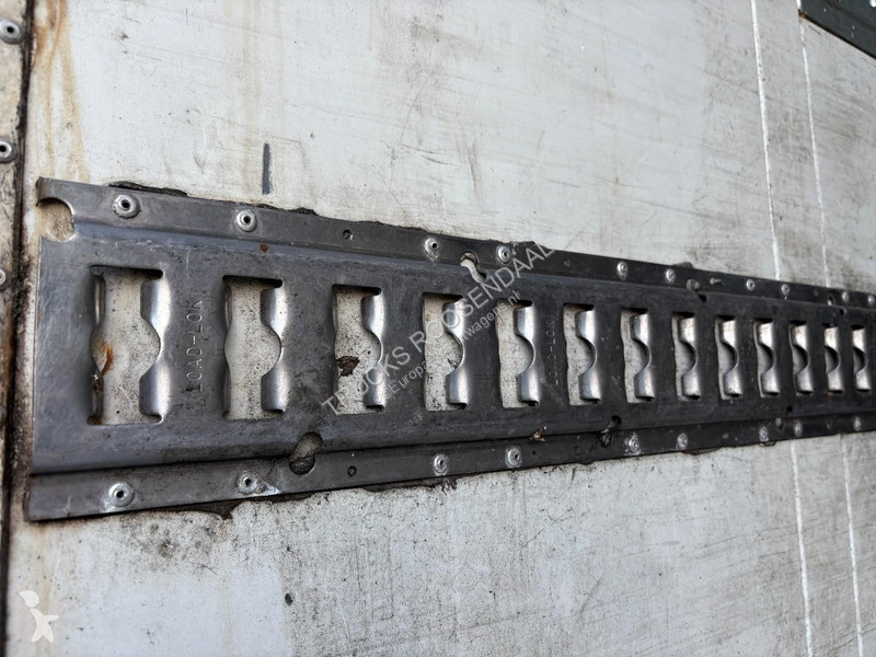 نصف مقطورة Schmitz Cargobull 18 + STEERING AXLE...