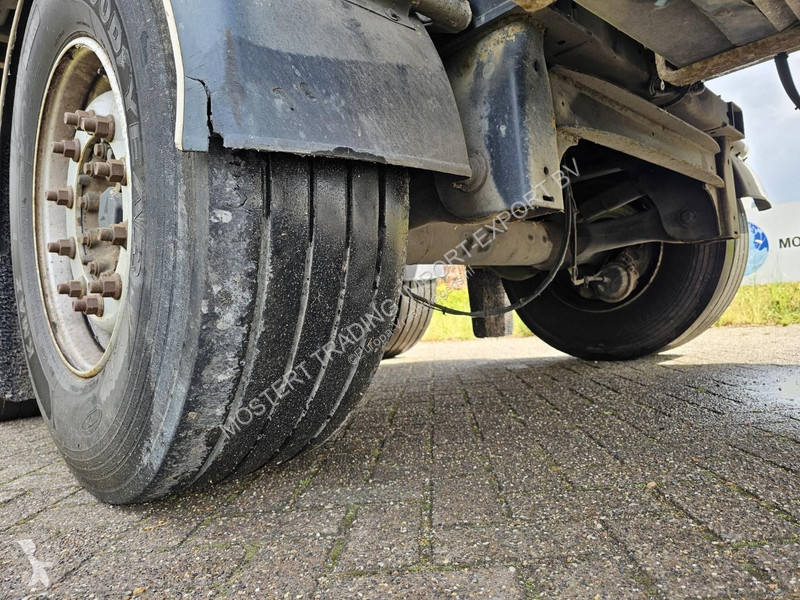Semi remorque  Closed box - 3x steering axle...