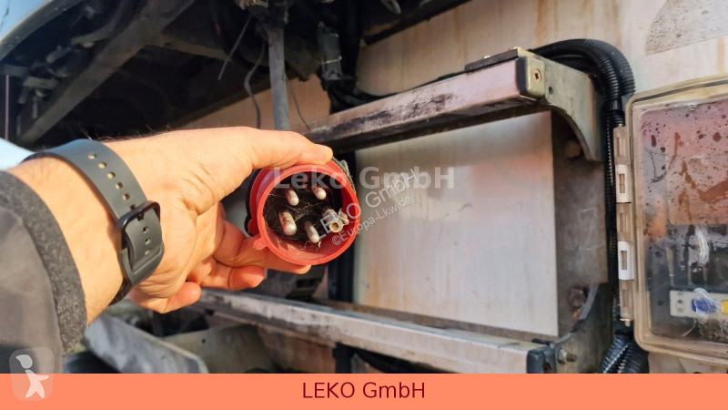 نصف مقطورة Fruehauf Frigo Semi 38T Vector...