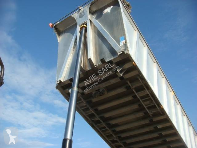 Semitrailer Benalu BENNE CEREALIERE 40M3 2013