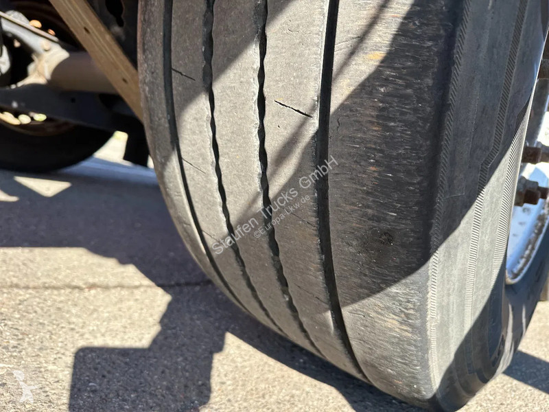 Semitrailer Fliegl Containerchassis für 2...