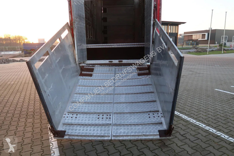 نصف مقطورة Pezzaioli SBA 32 - Cattle transport