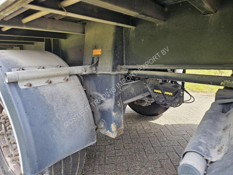 Semi remorque  Closed box - 3x steering axle...