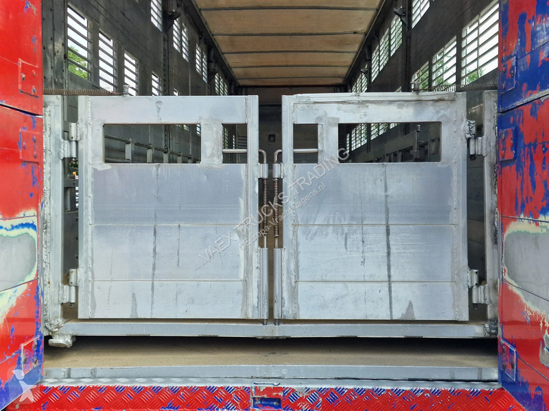 نصف مقطورة Finkl 3 deck - lift- water - vans -...