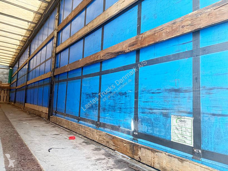 Полуприцеп  3 axle Curtainsider / Planenauflieger