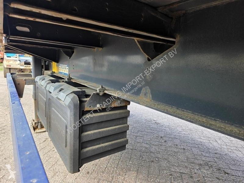 Krone - SAF Axles - Disc Brakes 3-axle curtain...