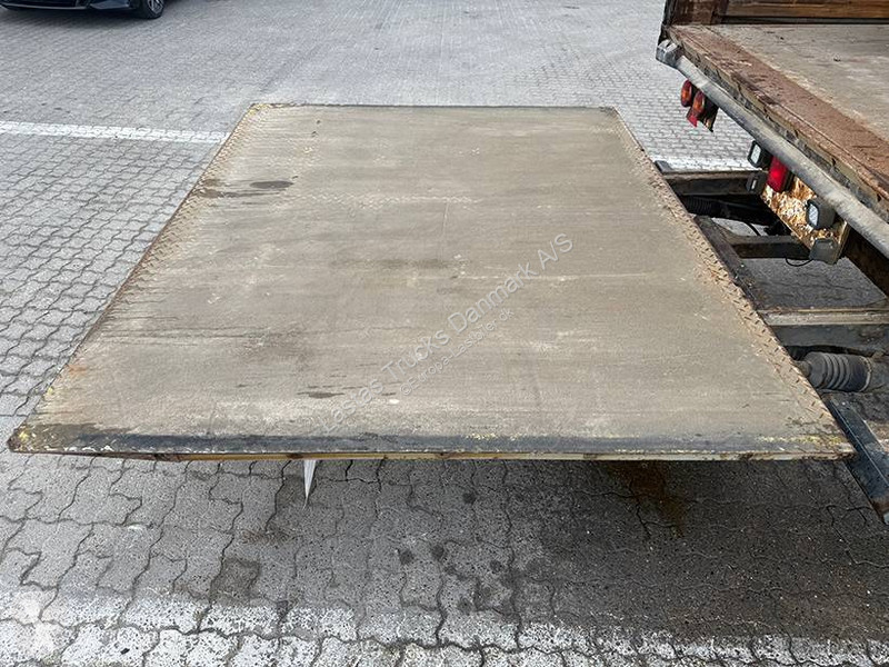نصف مقطورة Krone Curtainsider / Planenauflieger