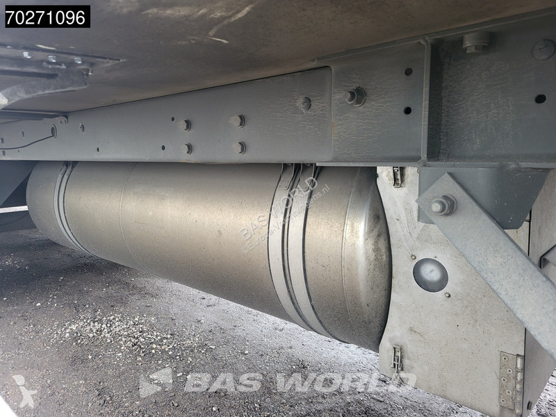 Semiremorca Lamberet SR2B-5T8-1B Tailgate...