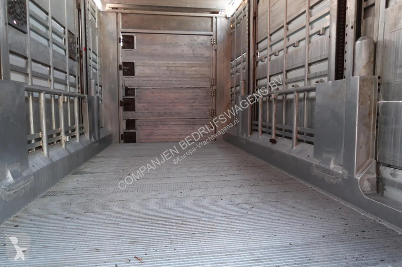 نصف مقطورة Pezzaioli SBA 32 - Cattle transport