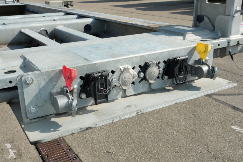 Semiremorca Renders TYPE EURO 820 / LIFT...