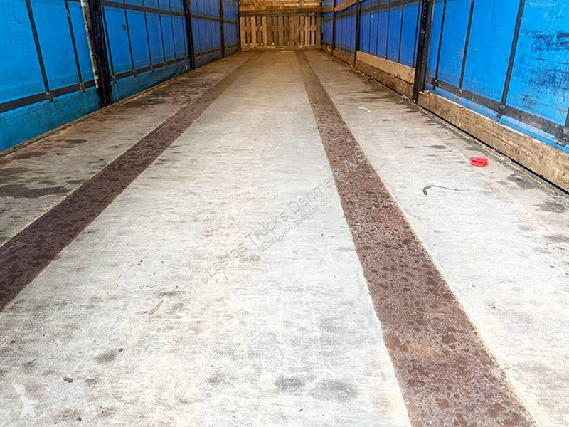 Полуприцеп  3 axle Curtainsider / Planenauflieger