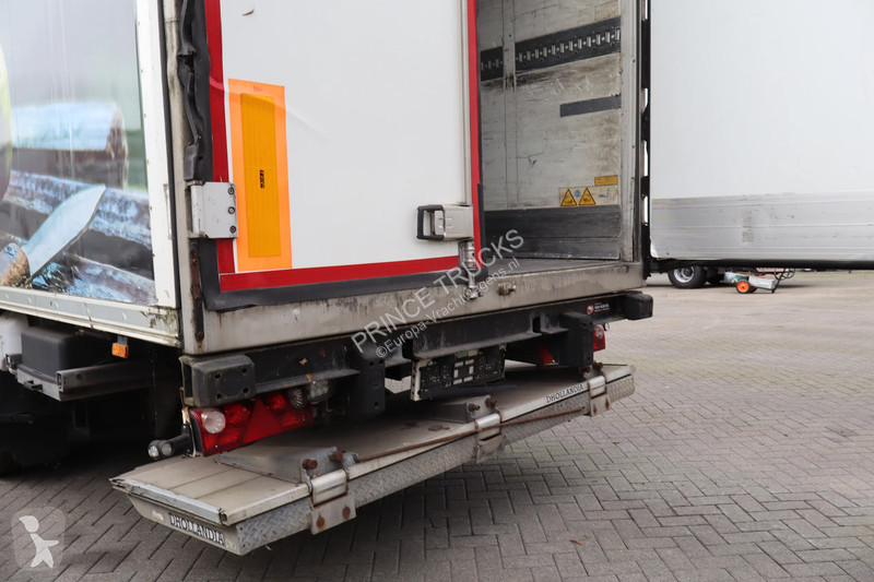 Semirremolque Schmitz Cargobull Carrier Vector...