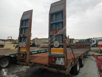 نصف مقطورة حاملة آليات Castera