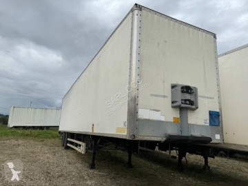 Semi remorque Fruehauf GL-763-NH accidentée