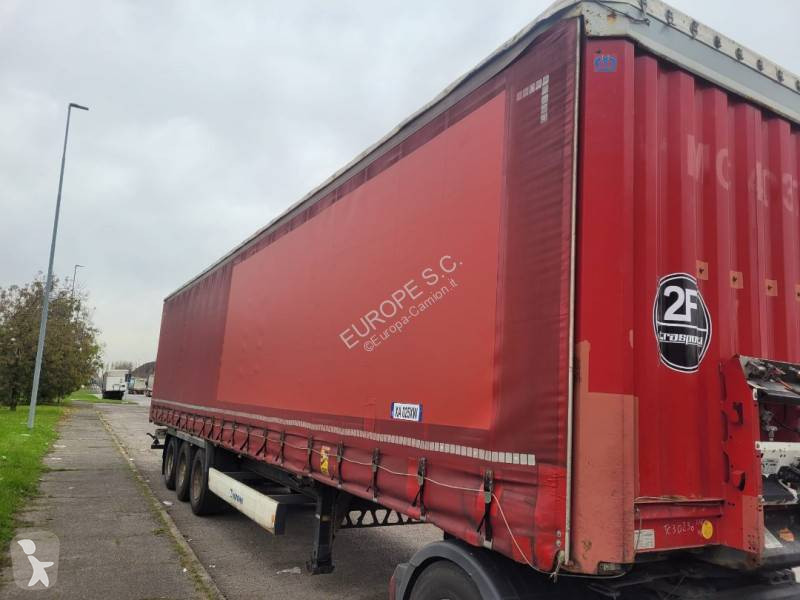 Semitrailer Krone centinato alla francese