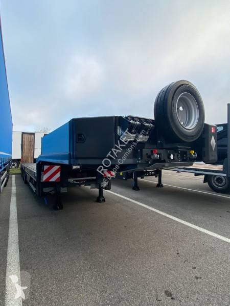 Semitrailer Lecitrailer Porte engin dont un...