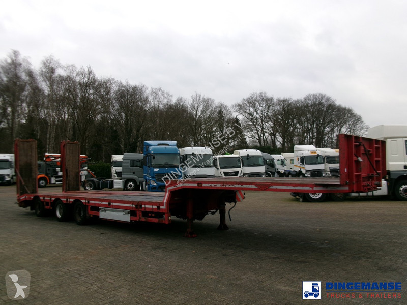 Semiremorca Broshuis 3-axle semi lowbed trailer...
