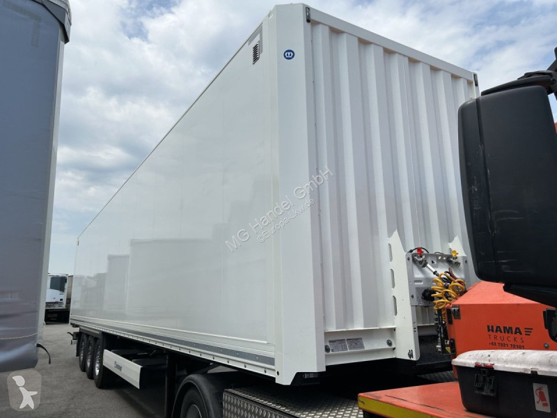 Semitrailer Krone SDK27 Dryliner Koffer...