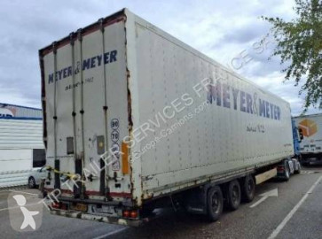 Semi remorque fourgon porte vêtements Krone