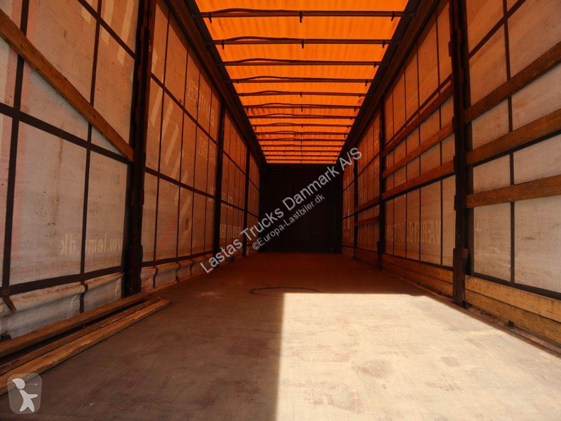 Semitrailer Krone 3 axle curtainside trailer