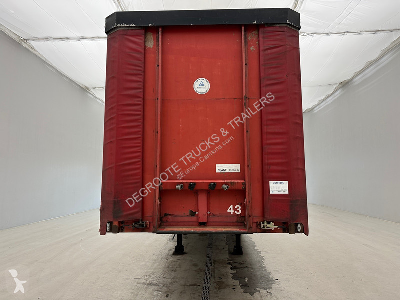نصف مقطورة LAG Tautliner