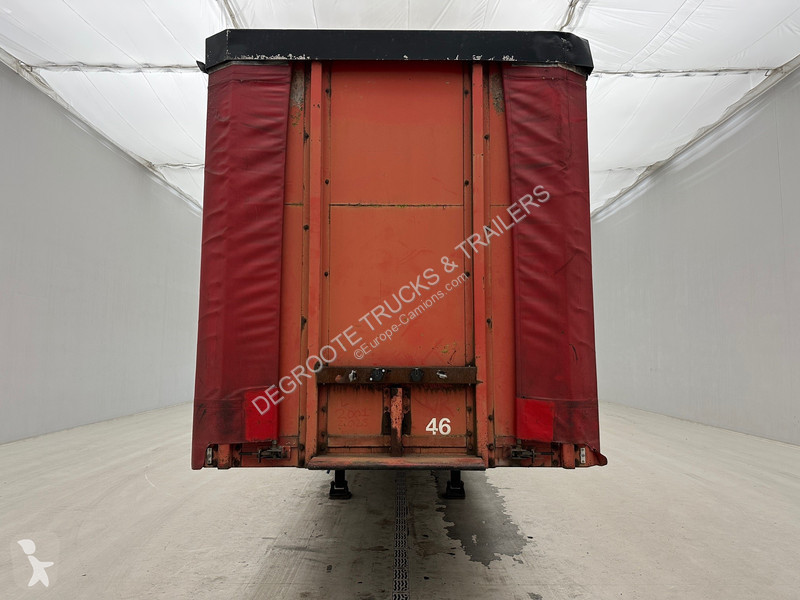 نصف مقطورة LAG Tautliner