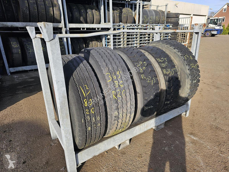 Véhicule utilitaire  TRAILER TIRE