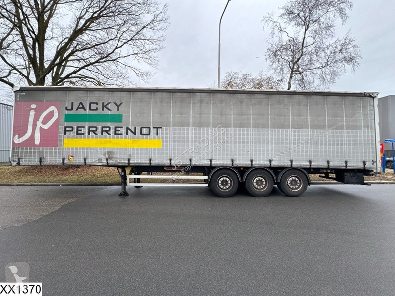 نصف مقطورة Fruehauf Tautliner Lift axle