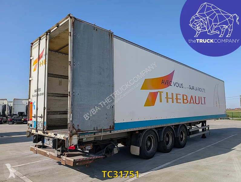 نصف مقطورة Fruehauf