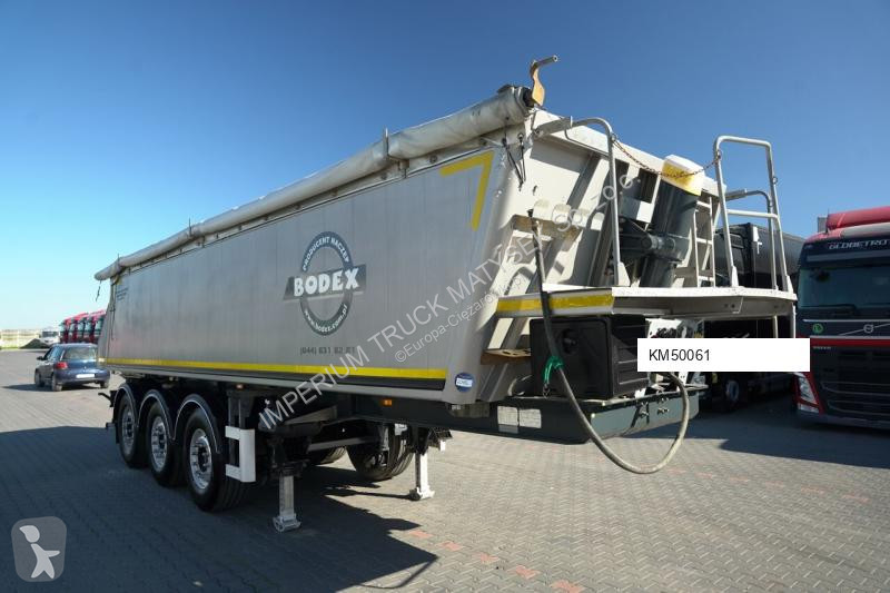 نصف مقطورة Bodex
