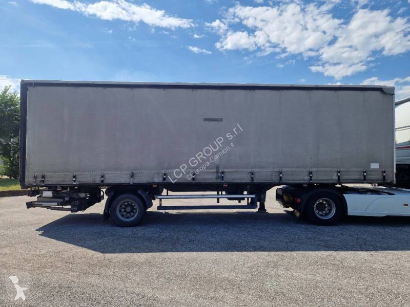 نصف مقطورة Schmitz Cargobull SK010