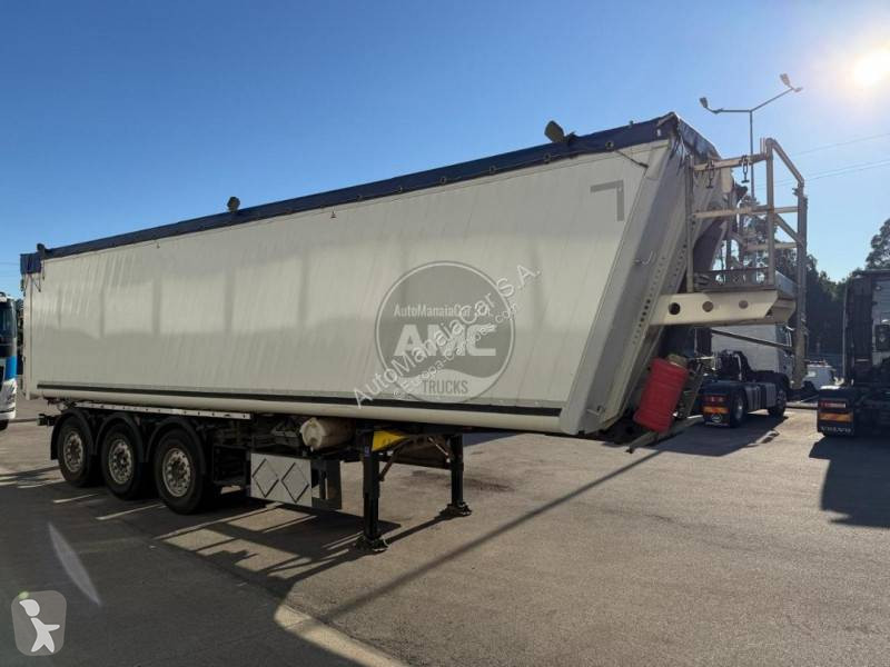 نصف مقطورة Schmitz Cargobull SCB