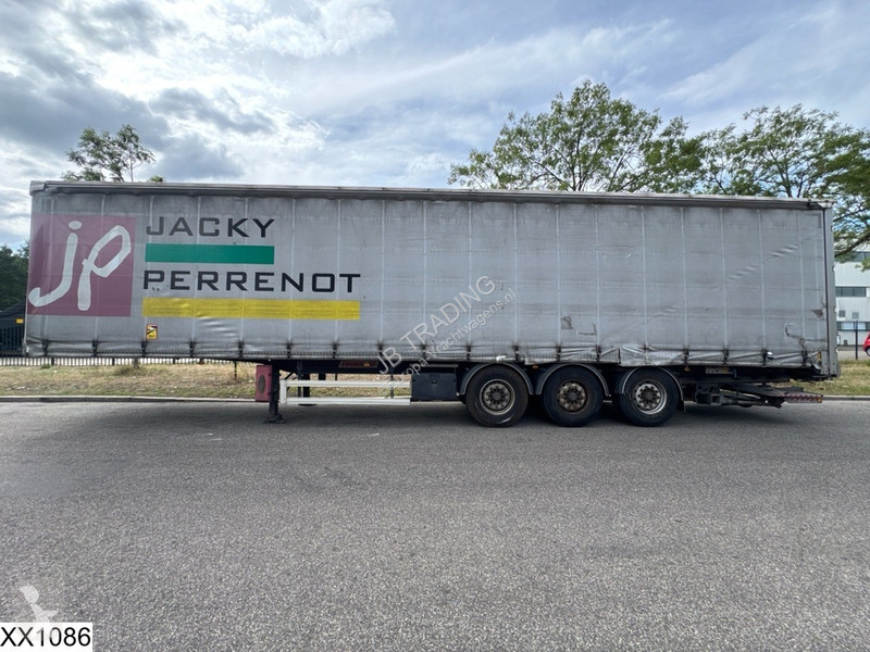 Fruehauf Tautliner Lift axle semi-trailer