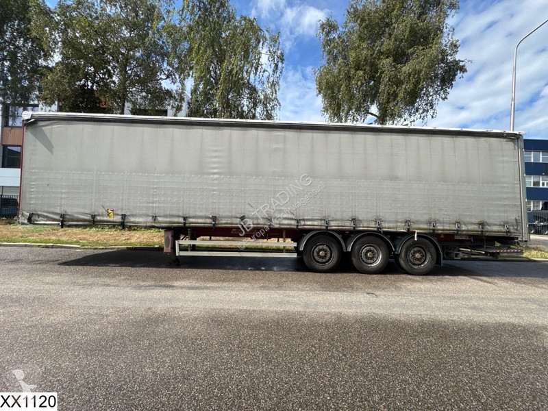 Fruehauf Tautliner semi-trailer