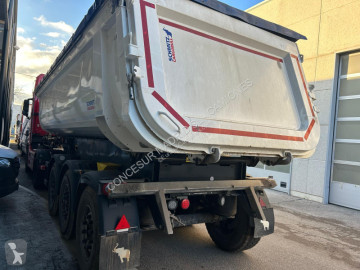 Box semi-trailer