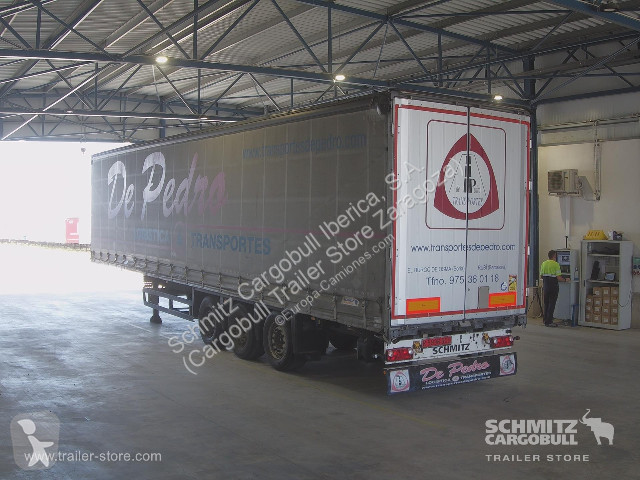 Полуприцеп Schmitz Cargobull Curtainsider Standard