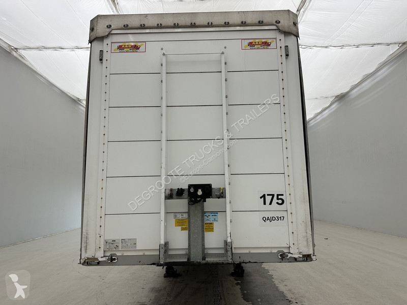 Tautliner semi-trailer