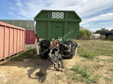Tipper semi-trailer