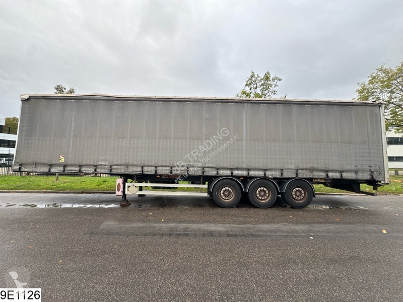 Fruehauf Tautliner Lift axle semi-trailer