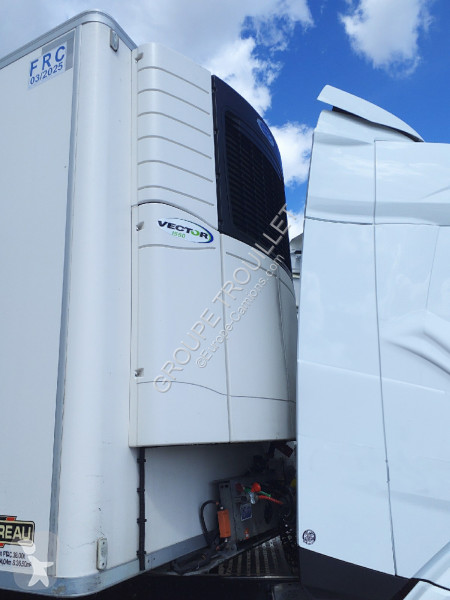 Semitrailer Trouillet FRIGO 38 TONNES HAYON...