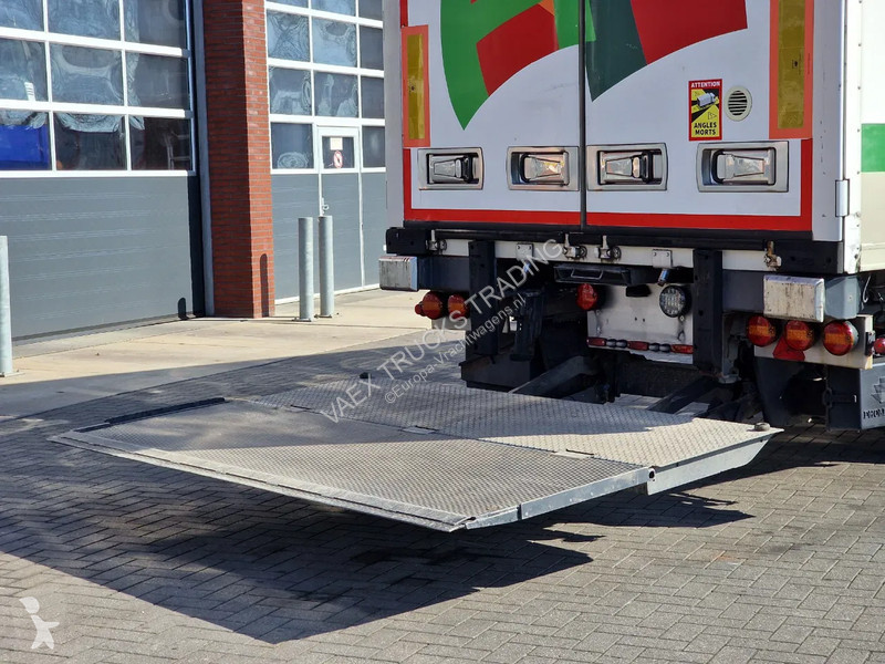 Semirimorchio Lamberet Frigo Carrier Vector...